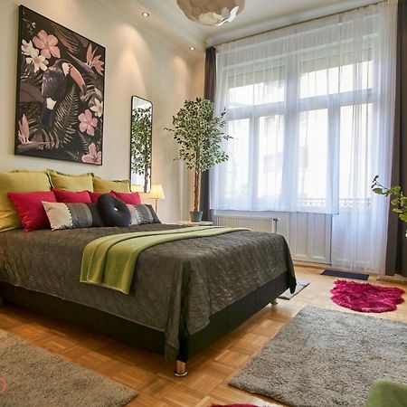 M52 Apartment - Hostaid Budapest Esterno foto