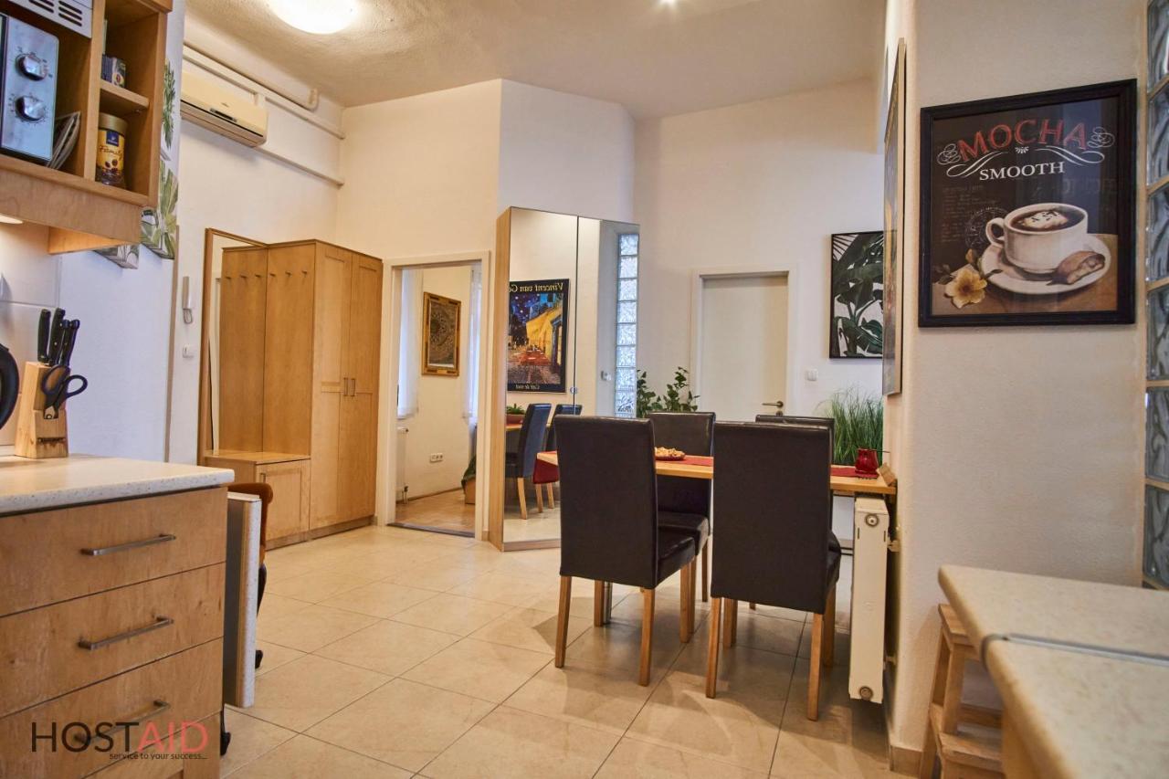 M52 Apartment - Hostaid Budapest Esterno foto